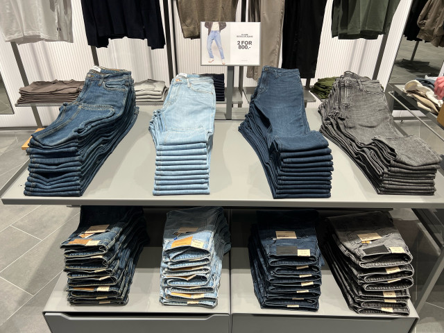 Comfort/tapered fit jeans 
