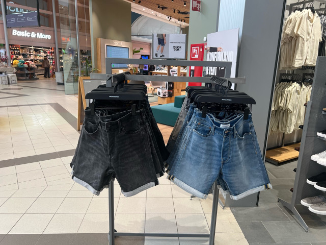 Regular denim shorts