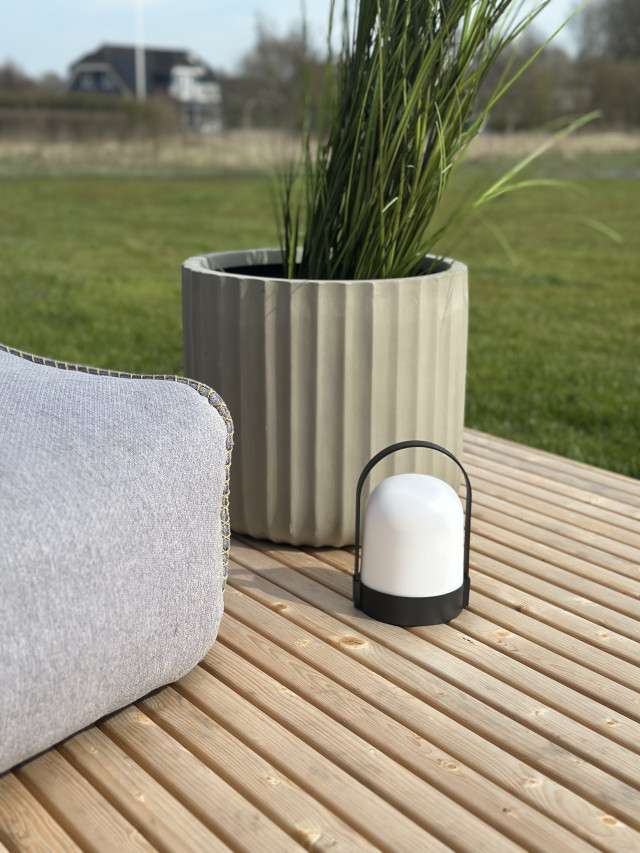 LED-bordlampe - hygge til din terrasse.