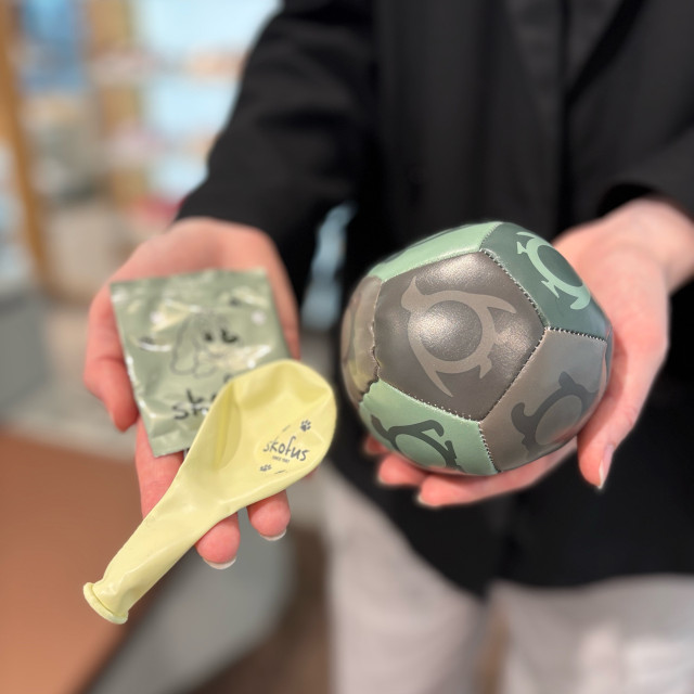 En gratis Skofus bold, ved køb af børnesko 🎈