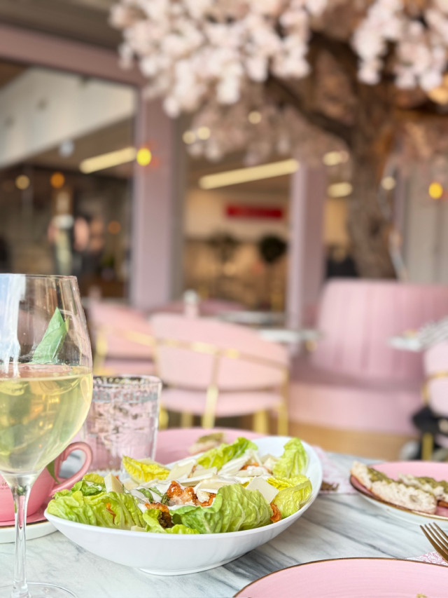 Fredagsfavoritten: Sip & Salad 🍷🥗