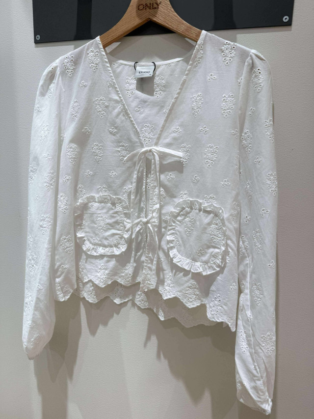 New blouse 🤍 