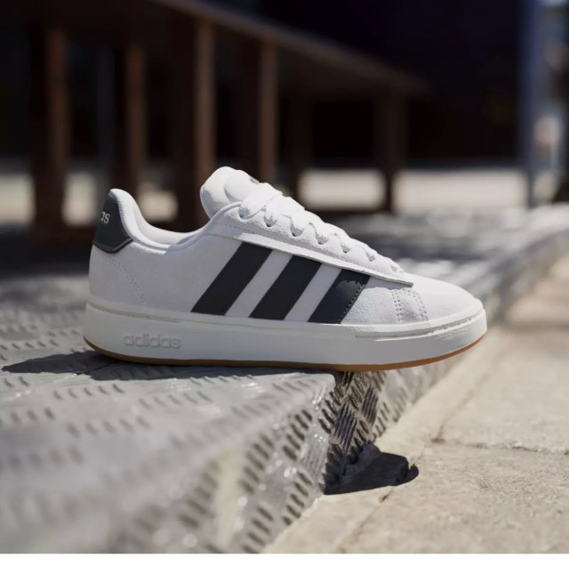 Adidas Grand court 