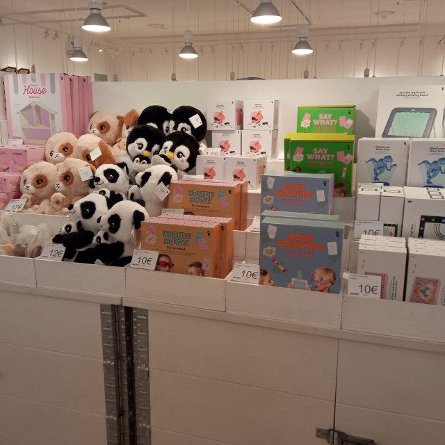 Kids gifting 