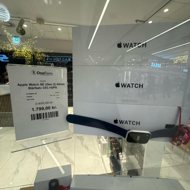 Apple Watch SE 2022 44mm med Cellular 