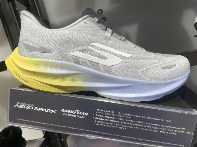 skechers AERO spark