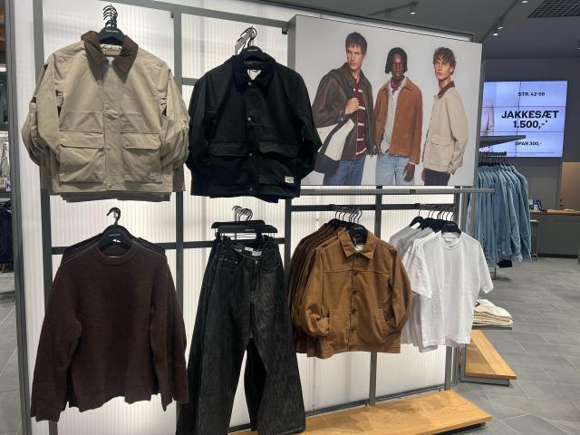 Jakke , jeans, strik eller t-shirts 