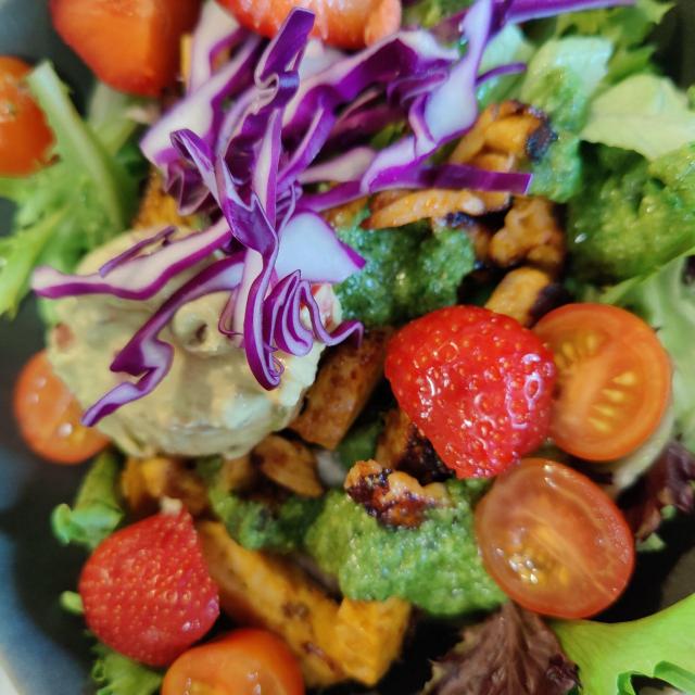 Fredes kylling / pesto salat kr. 138.