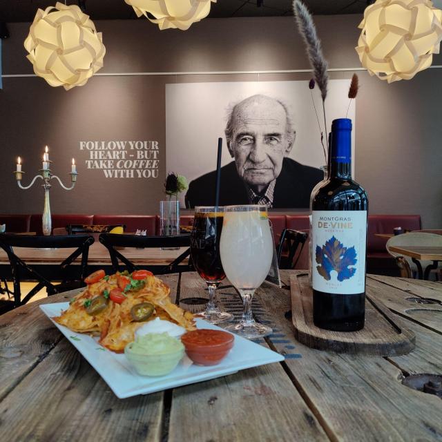 Fredes nachos m. smeltet ost og jalapenos.