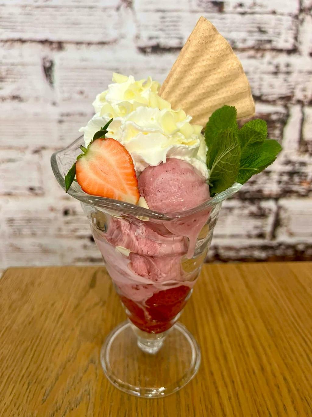 Zmrzlinové poháre v ponuke celoročne.