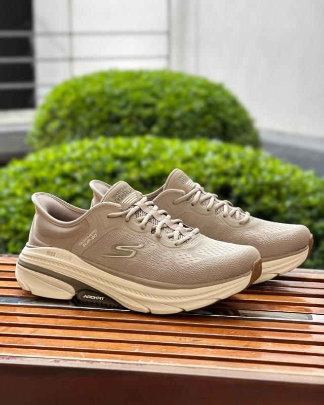 Skechers hos Skoringen 🛍️