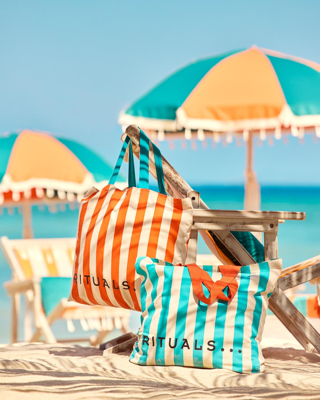 GIFT WITH PURCHASE &vert; BEACH BAG