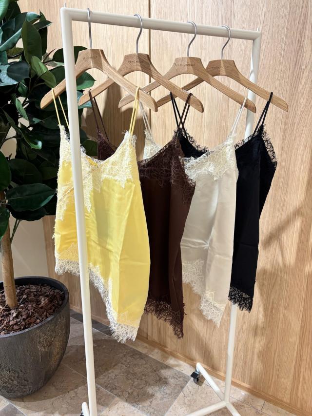 NOVI blonde top✨
