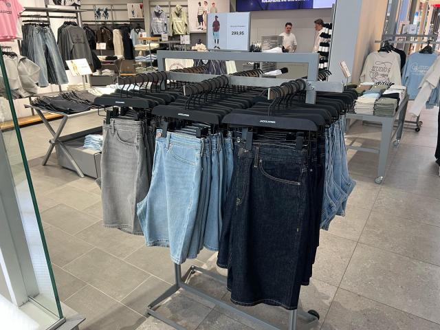 Relaxed denim shorts 