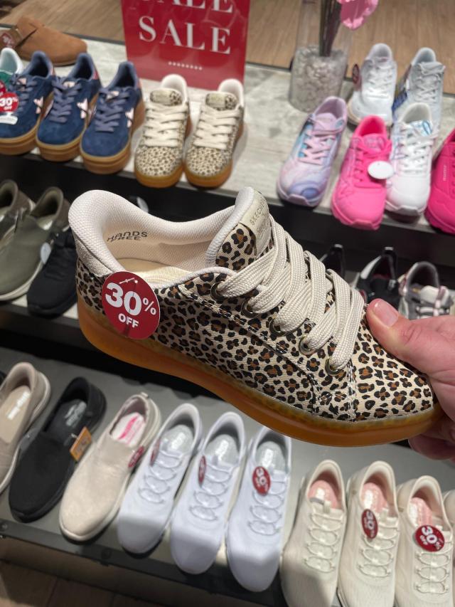 SKECHERS 