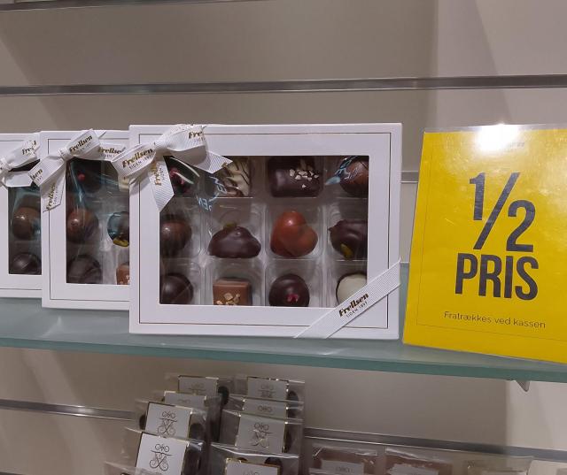 Æske m fyldte chokolader