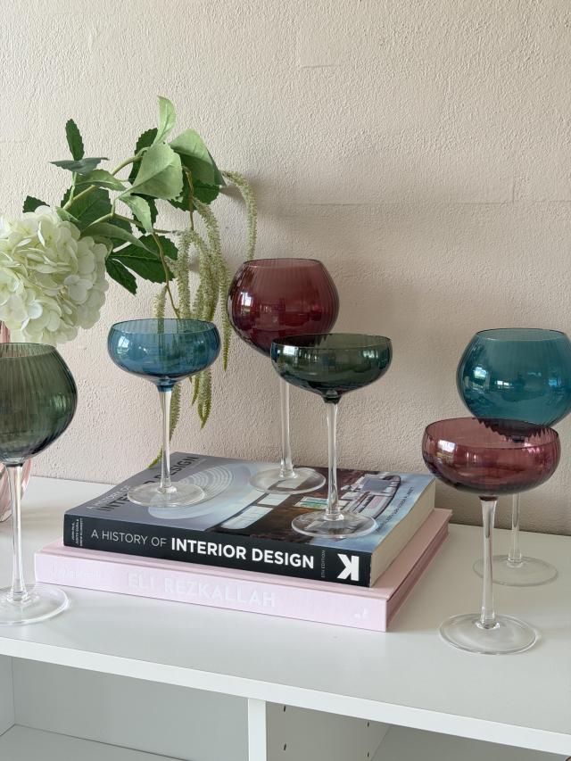 Glas, der gør borddækningen lidt sjovere 🍷✨
