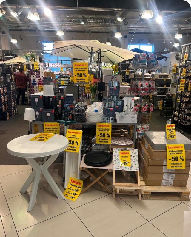 Resteudsalg på Sommervarer   -  50% 