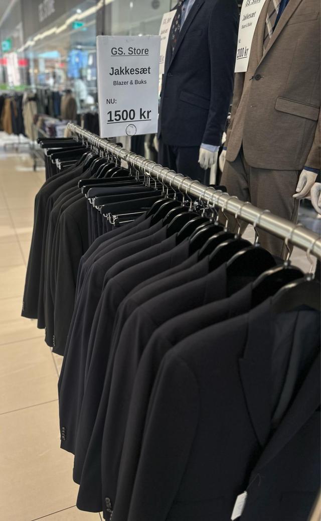 Jakkesæt : 1500 kr
