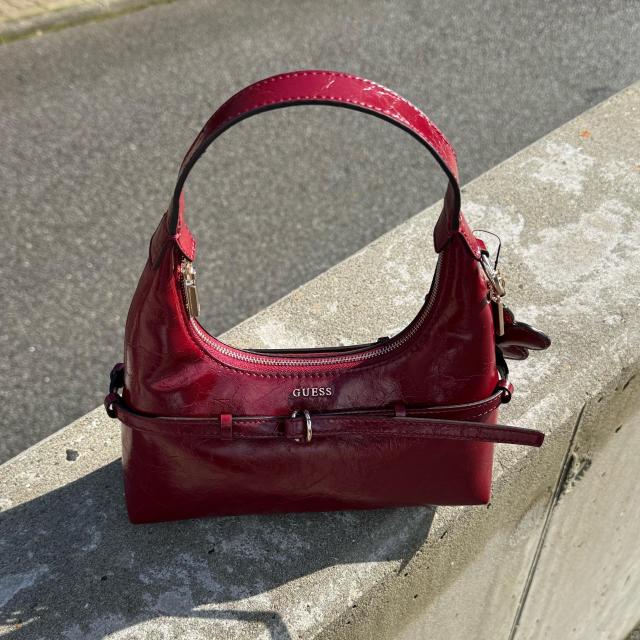 Den nye Taylor Mini taske fra Guess♥️