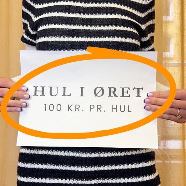 HUL I ØRET 100,-